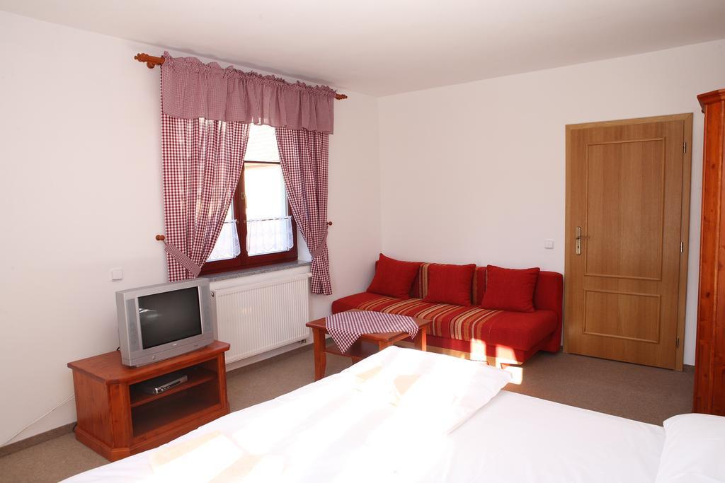 Hradni Basta Hotel Bečov nad Teplou Cameră foto