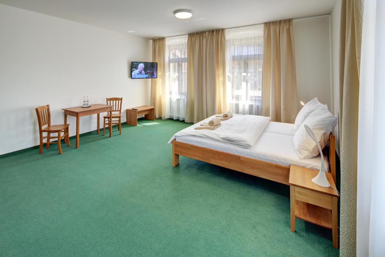 Hradni Basta Hotel Bečov nad Teplou Exterior foto